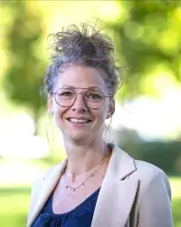 Janka Hoefakker Janka is al ruim 15 jaar werkzaam in het toerisme. Zij heeft in 2018/2019 een wereldreis gemaakt en is met een schat aan ervaring het EMVEE team komen versterken. Van de pure natuur in Indonesië tot de machtige Inca-stad Machu Picchu in Peru. De San Blas eilanden in Panama hebben een bijzonder plekje bij Janka, wat een paradijs! Heeft ze een paar dagen vrij, dan boekt ze een stedentripje of gaat ze op roadtrip dichtbij. Janka zet uw reiswensen om in ervaringen voor het leven!