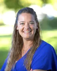 Kim van Miert Kim is inmiddels ook een bekend gezicht in de reiswereld. Ze heeft veel gezien van de wereld en is een ware avonturier die vaak de wat minder voor de hand liggende landen opzoekt. Dit brengt haar naar plekken die anderen nog niet ontdekt hebben. Bijzonder vond Kim de rondreis door Nicaragua maar ook cruises zijn Kim ook niet onbekend. Of het nu dichtbij huis is, of uren in het vliegtuig naar het vakantieadres? Kim is grenzeloos op de hoogte!